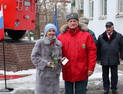 Торжественное вручение медалей на мероприятии по случаю 30-летия МЧС России
